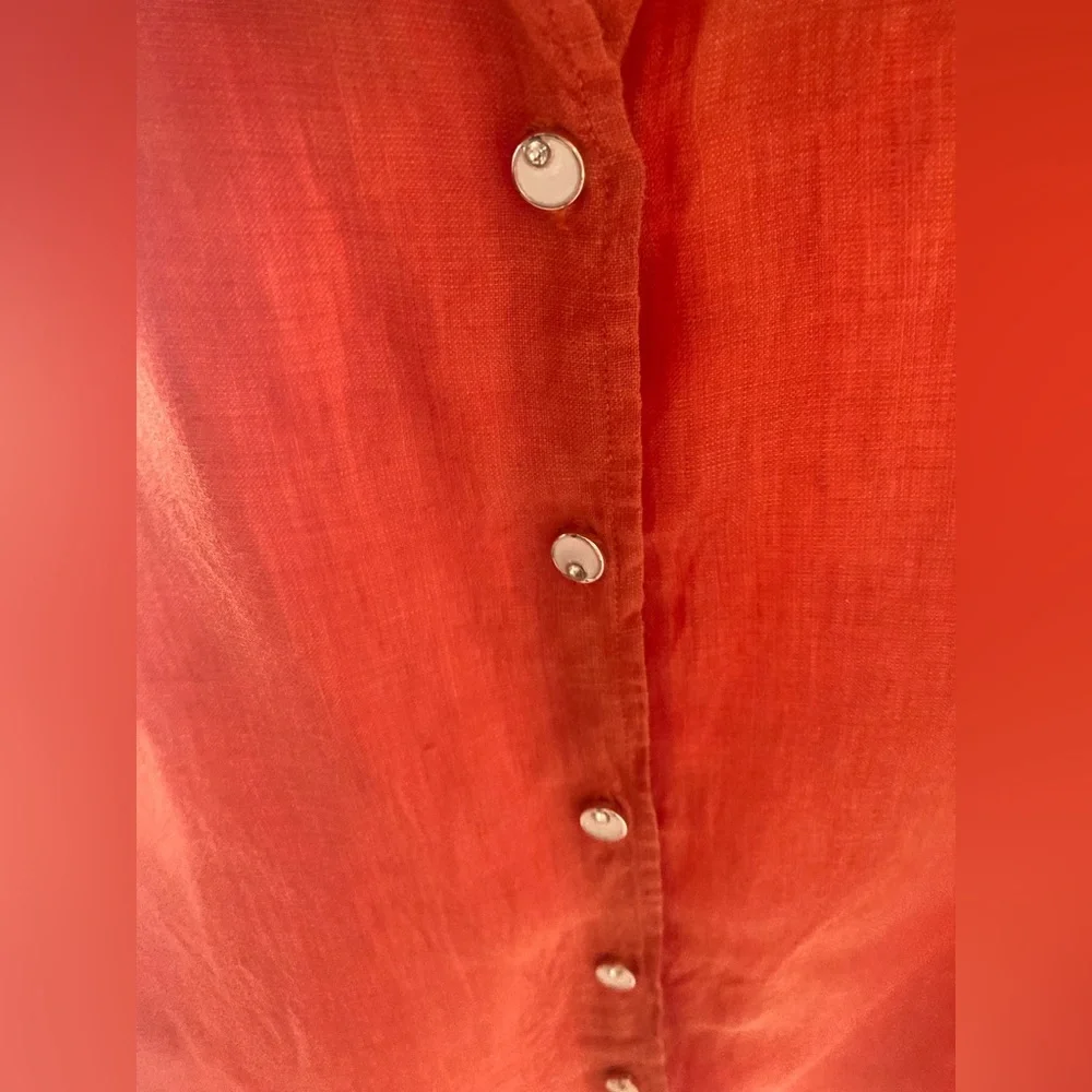 Uniqlo linen sleeves shirt with pretty buttons - Picture 2 of 4